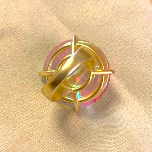 Kendra Scott Jolie Breathtaking. Gold Dichroic Cocktail Ring
Sz 6 - Picture 7 of 8